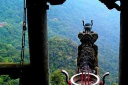 雲臺山上危險的寺廟：建在818米的絕壁上，許多上香者喪命於此
