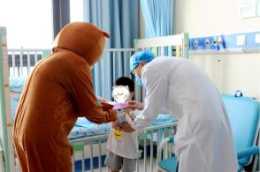 “熊出沒”！深圳坪山婦幼保健院“歡樂熊”為孩子們送上節日祝福