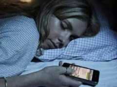 獨居女子躺床上玩手機，下一秒衣櫃竄出陌生男子！女子：我不反抗