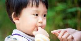 從小“吃手指”和“不吃手指”的嬰兒，長大有什麼不同？差距太大
