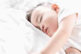 寶寶出生後一晚上醒好幾次？學會月嫂教的方法，睡整覺so easy！