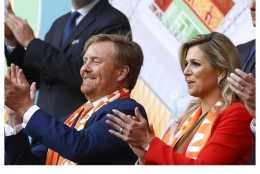 威廉攜妻兒助力歐洲盃比賽,英格蘭2:0獲勝,喬治王子終於笑了