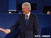 伊萬卡也是心大，與克林頓握手還穿深U領裙，克林頓眼神耐人尋味