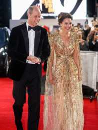 凱特王妃閃耀首映禮!一身鎏金裙美成紅毯焦點,連007都不淡定了