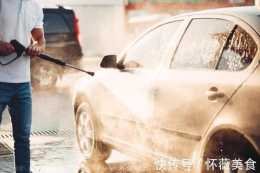 中國製造!小夥發明洗車神器,成本可節省50%,高效快速日洗百輛