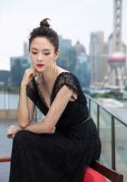 章子怡真給汪峰長臉，穿黑色漁網裙性感優雅，不愧是國際巨星
