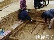 湖南古墓挖掘現場，專家大家別挖了，挖到我祖先墳墓了！