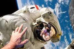 如果一個人沒穿宇航服，直接進入外太空會怎樣？