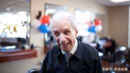 紐約107歲理髮師每天自己煮飯、開車，從沒請過病假