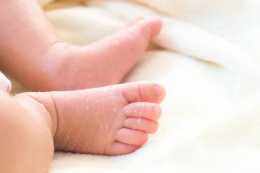 關於新生兒出現脫皮，如何護理的小知識一次性講透，新手爸媽收好