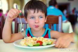 令家長非常頭大的事，孩子不愛吃飯4大原因，3種手法輕鬆解決