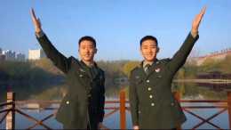 兩雙胞胎戰士同時變成軍官！