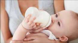 人工餵養寶寶，新手爸媽如何掌控喝奶量呢？和寶寶體重有關