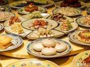 清朝皇帝一頓飯幾百道菜，吃剩的飯菜如何處理？御廚道出答案！