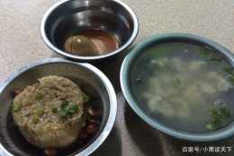 用小陶罐做成的“壺仔飯”，撒上花生和小蔥，一次效能吃三碗