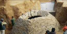 南京道路施工挖出怪異石塊，專家表示：古代墓葬的封頂石