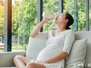 妯娌同時懷孕，一個喜歡喝豆漿，一個喜歡喝牛奶，10月後差距很大