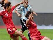 中國女足惹爭議！王珊珊被韓國球員撞倒，沒有心疼、反而引來非議