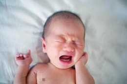 “寶寶，媽媽在，別怕”破譯嬰兒15種啼哭，巧用這3種方法止哭！