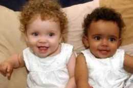 最有趣基因遺傳：混血夫妻生“黑白雙胞胎”，奧利奧姐妹現已長大