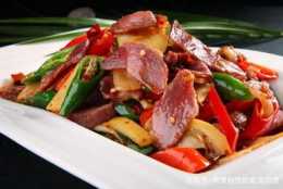 湘菜系：湖南的小炒臘肉，做法非常簡單，學會了你就有口福了