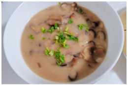 西餐美味奶香蘑菇湯，透露出蘑菇的鮮美，奶香濃郁，讓人回味無窮