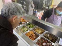 濟南社群食堂：留住了老人的“胃”，卻抓不住年輕人的“心”