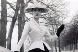 “迷笛裙”已經流行了70年了，他比短裙更優雅