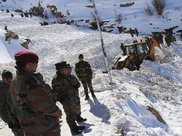邊境印軍聽到轟隆聲，積雪捲走大批逃跑士兵，新德里公佈傷亡人數