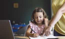 陪孩子寫作業有技巧,抓好這4個關鍵點,輕鬆搞定寫作業難的問題
