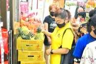 “黑心”鳳梨事件持續發酵 新加坡受訪進口商吐苦水：訂千箱退貨止血