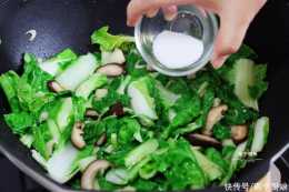 入秋後，吃韭菜白菜不如吃它，簡單一炒，鮮脆又清甜，全家搶著吃