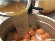 雞蛋最奇葩吃法：用尿液煮雞蛋，吃一個就讓人回味無窮，你敢吃嗎