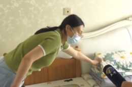 氣憤！天津一出生5天嬰兒被按壓腦出血，月嫂：只壓枕頭沒壓孩子