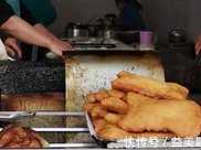 滄州大哥街頭賣當地特色小吃，出攤就排隊，出了滄州吃不到