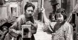 1906年湖南老照片：眉清目秀的原配夫人，華衣錦服的三妻四妾！
